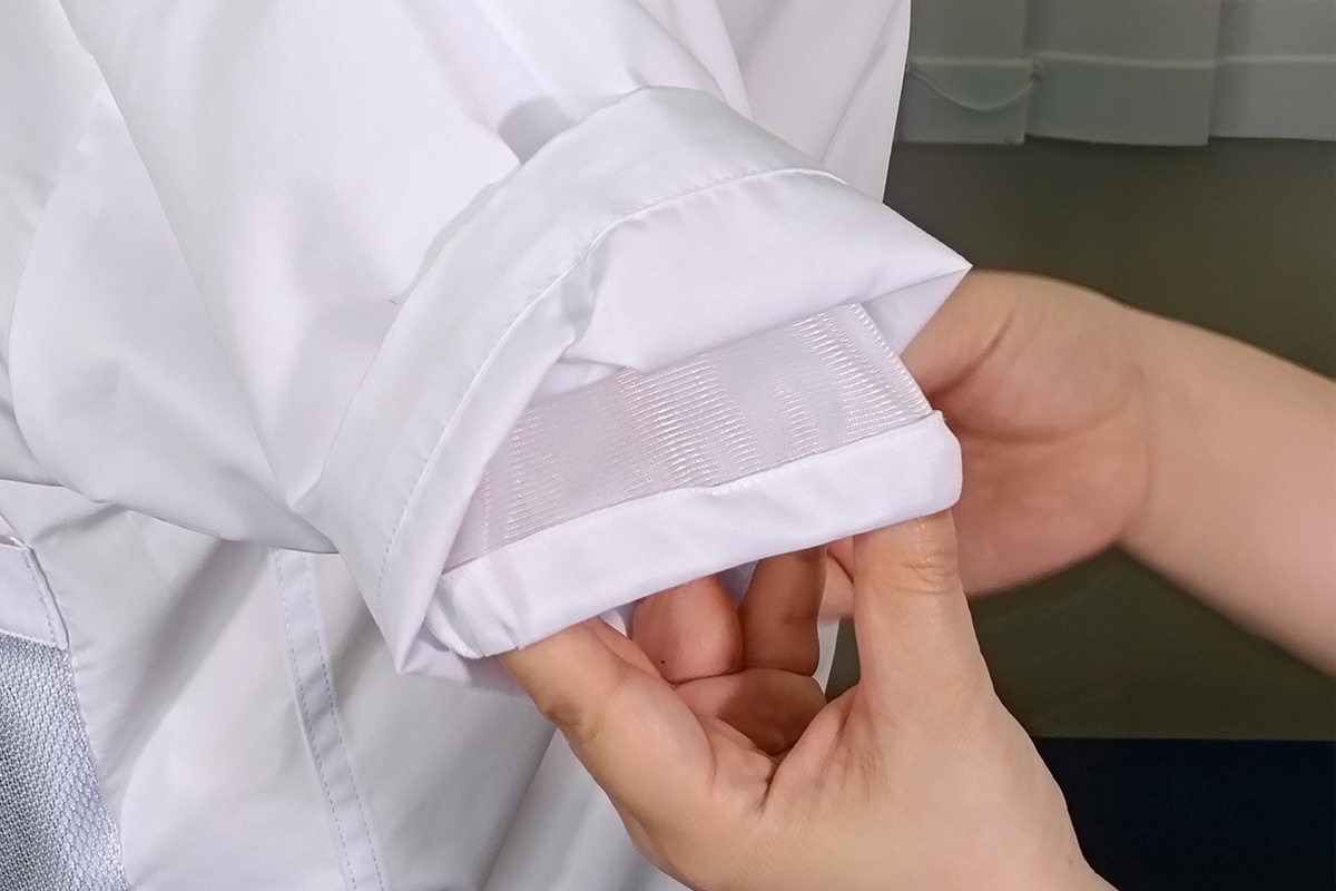 袖口からごみ、ほこり、体毛が落ちないメッシュ構造（半袖タイプ）